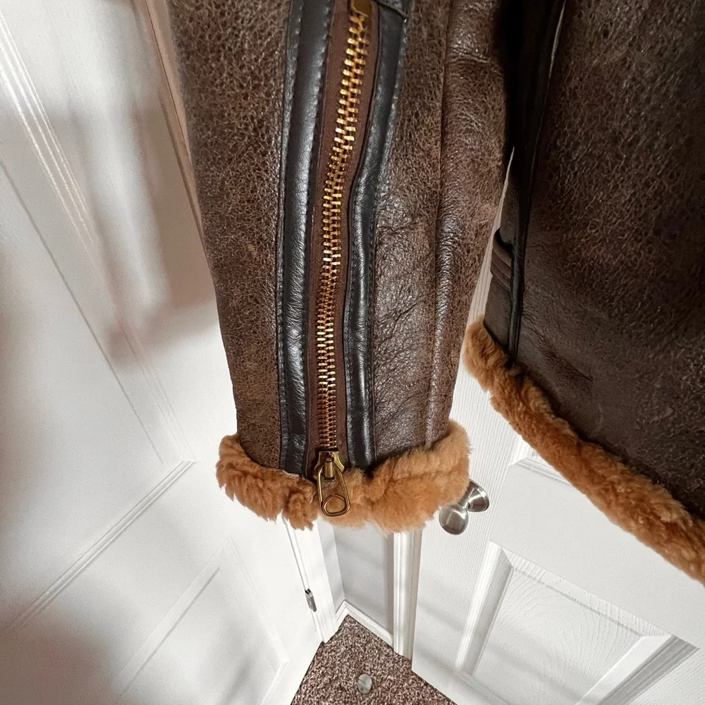 Avirex vintage limited edition leather bomber jacket. - Picture 13 of 16
